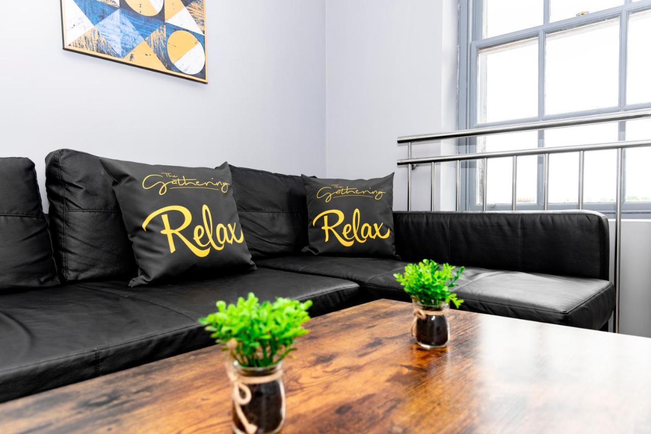 The Eistedfod Penthouse - Berwyn House Appartement Wrexham Buitenkant foto