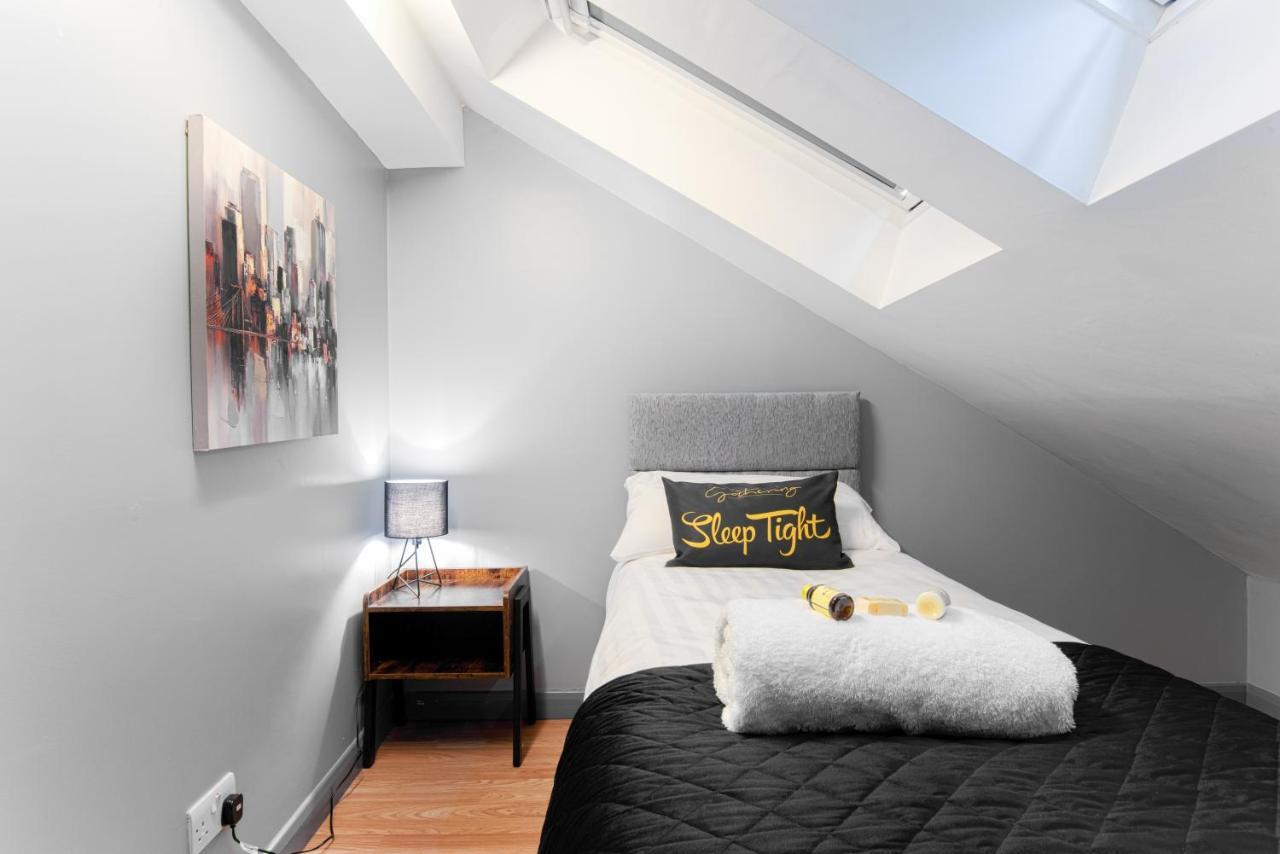 The Eistedfod Penthouse - Berwyn House Appartement Wrexham Buitenkant foto